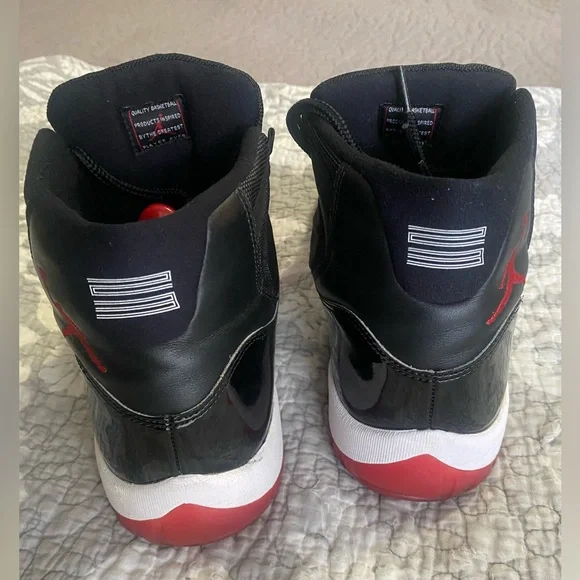 Jordan 11 Retro Playoffs Bred (2019) Men's Size 15 - Picture 4 of 9